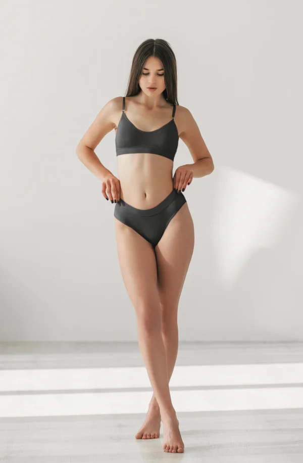 Sleek & Seamless Women’s Lingerie Set – Soft Stretchy Bra & High-Waist Panty in Black
